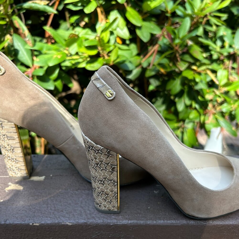 C WONDER Chunky Heel Tan-colored Suede Pump/Shoe - NWT